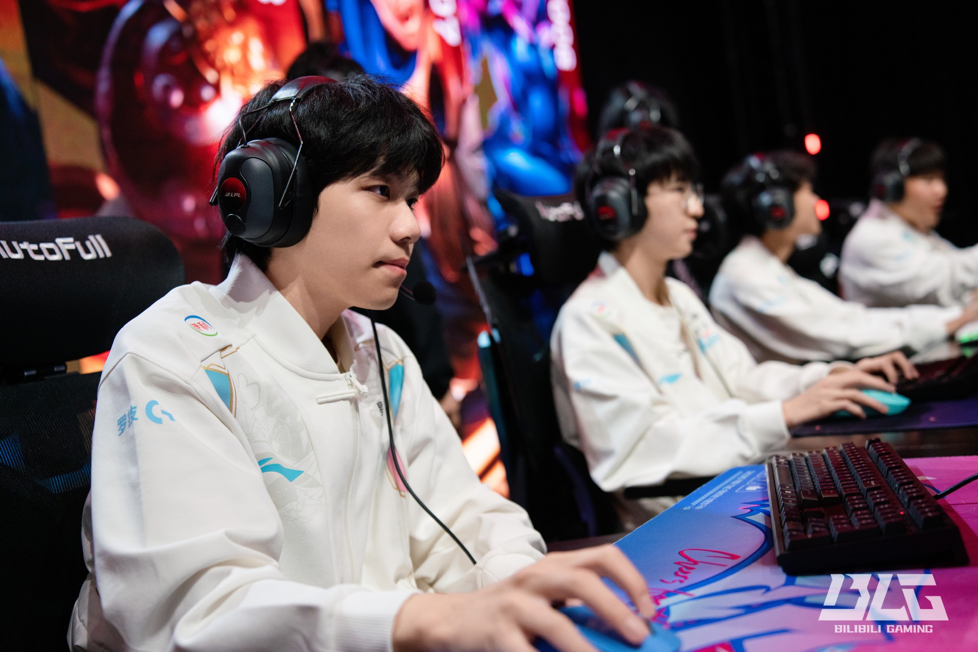 C9横扫WBG，Elk极限生还后反打顶尖较量四强赛，让粉丝疯狂欢呼
