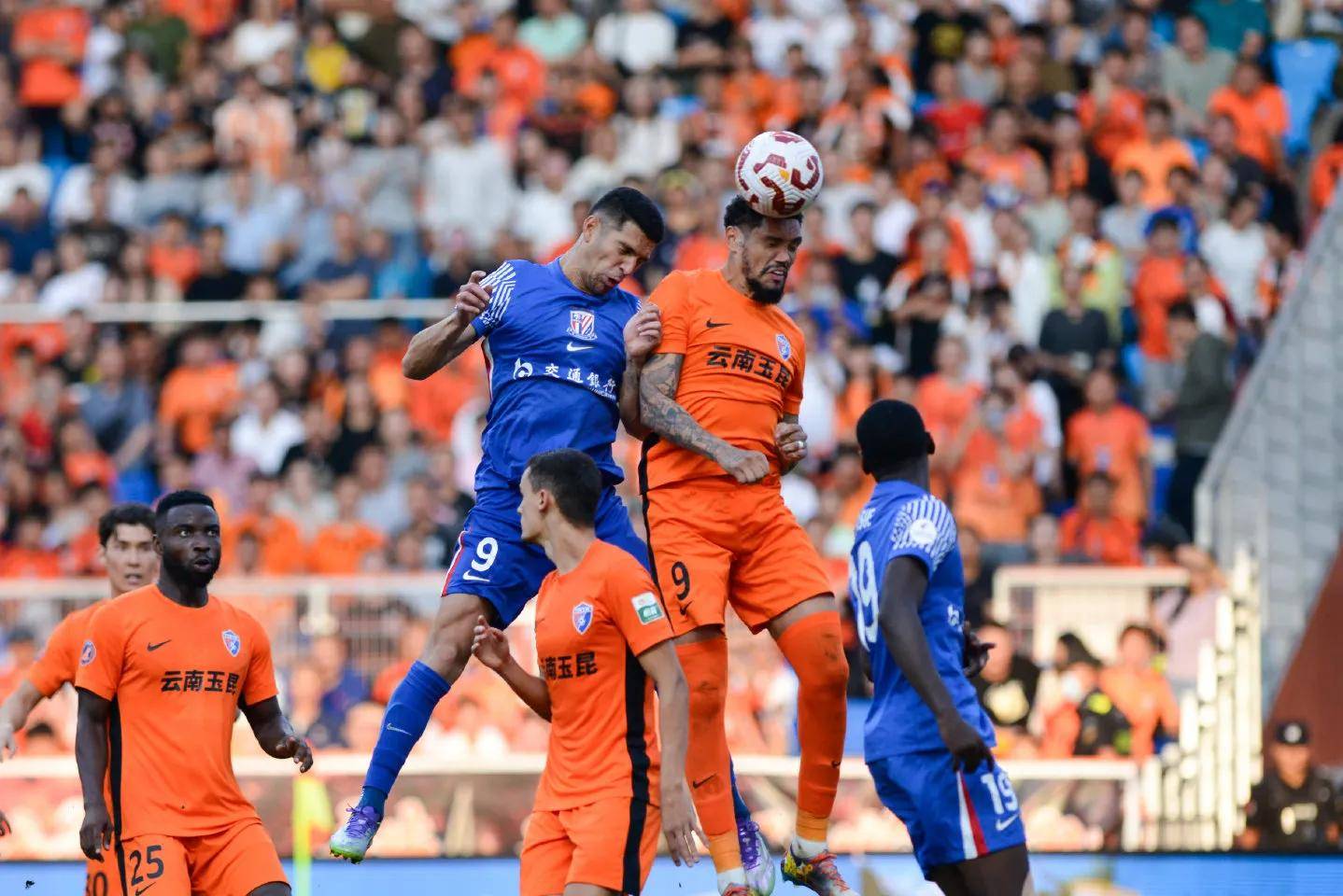 比赛中出现惊人一幕,球队夺得胜利,振奋人心 比赛中出现惊人一幕,球队夺得胜利,振奋人心