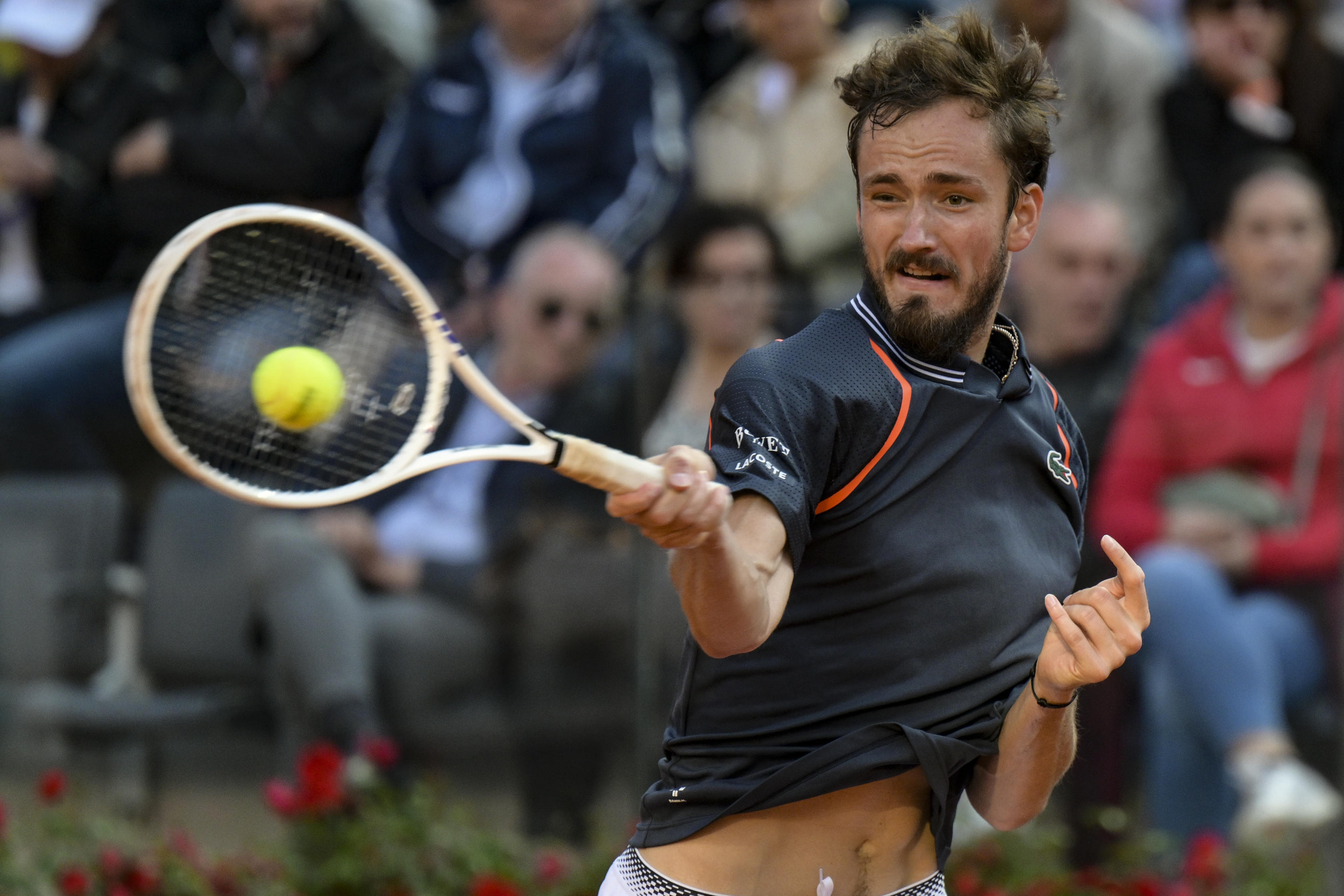 开云体育平台APP-日本网球队鏖战德国网球队，梅德韦杰夫制霸全场