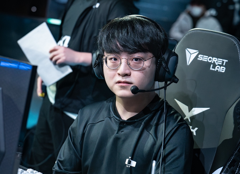 关于SHR横扫DFM,ShowMaker单局斩获MVP激烈交锋半决赛,留下经典瞬间的信息 关于SHR横扫DFM,ShowMaker单局斩获MVP激烈交锋半决赛,留下经典瞬间的信息