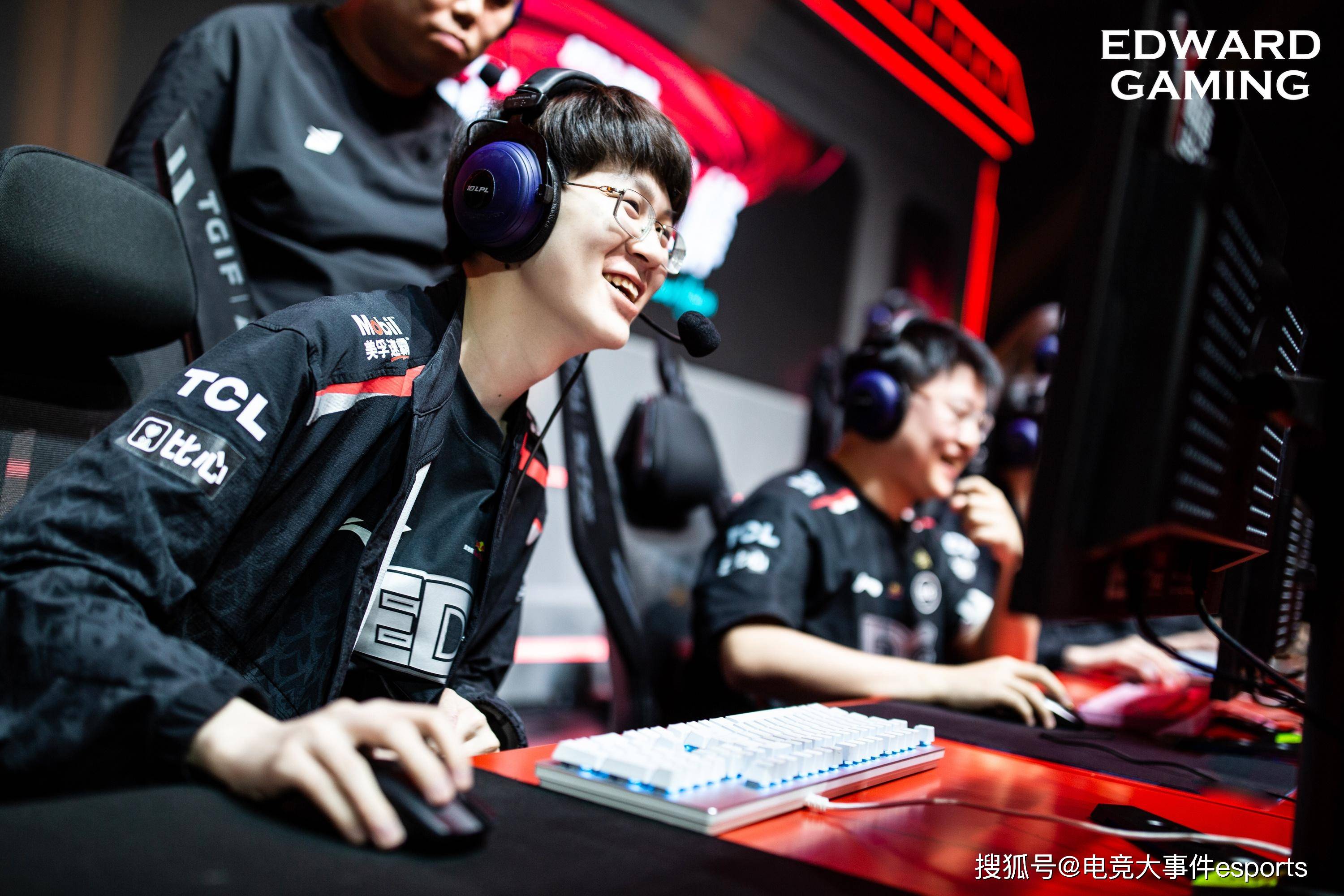 开云体育app-EDG绝杀SHR，Inspired团战一打五宿敌对决四强赛，强势挺进下一轮