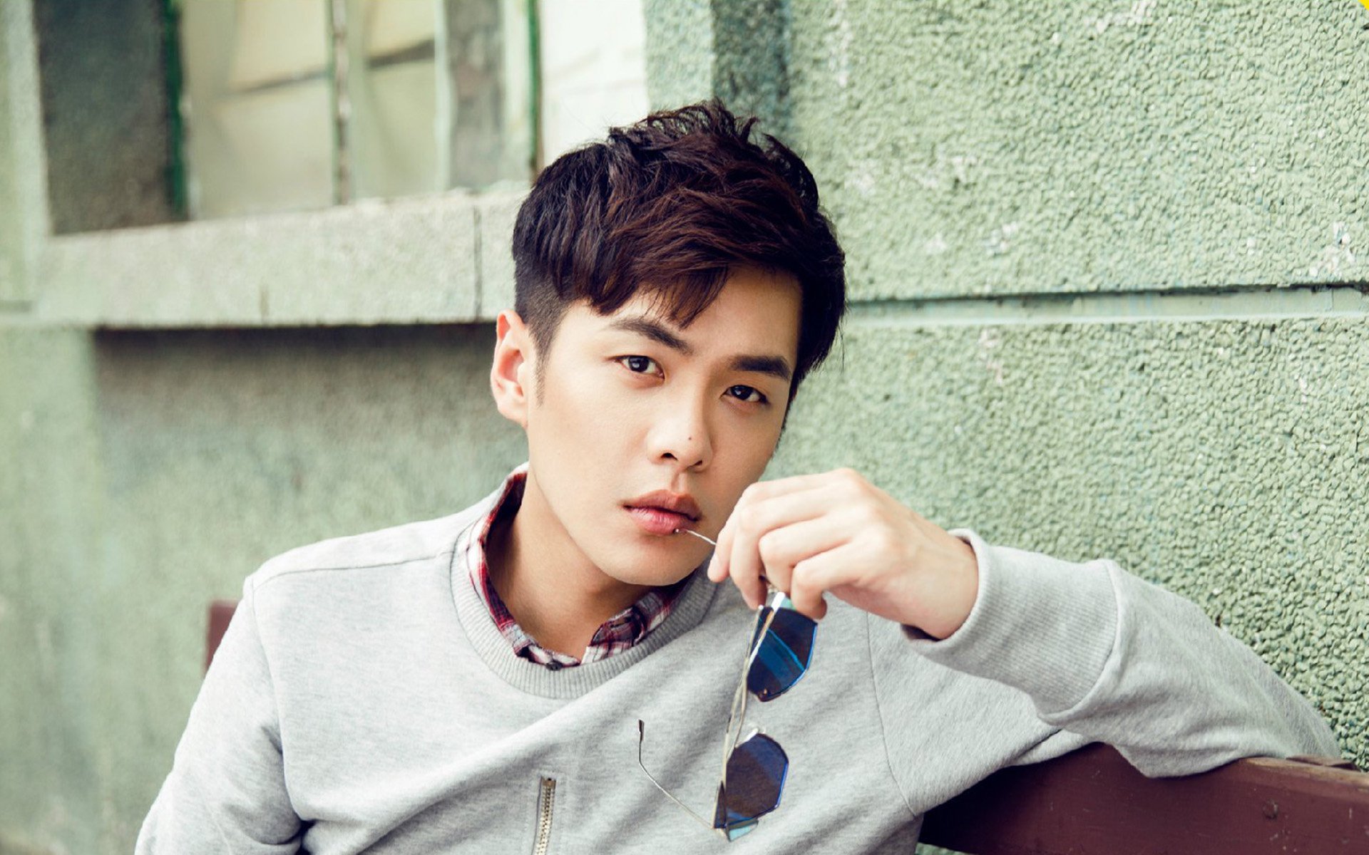 两座神殿，同一种沉静，从活塞掀翻太阳到约基奇欧冠封神，体育叙事中的非典型胜利