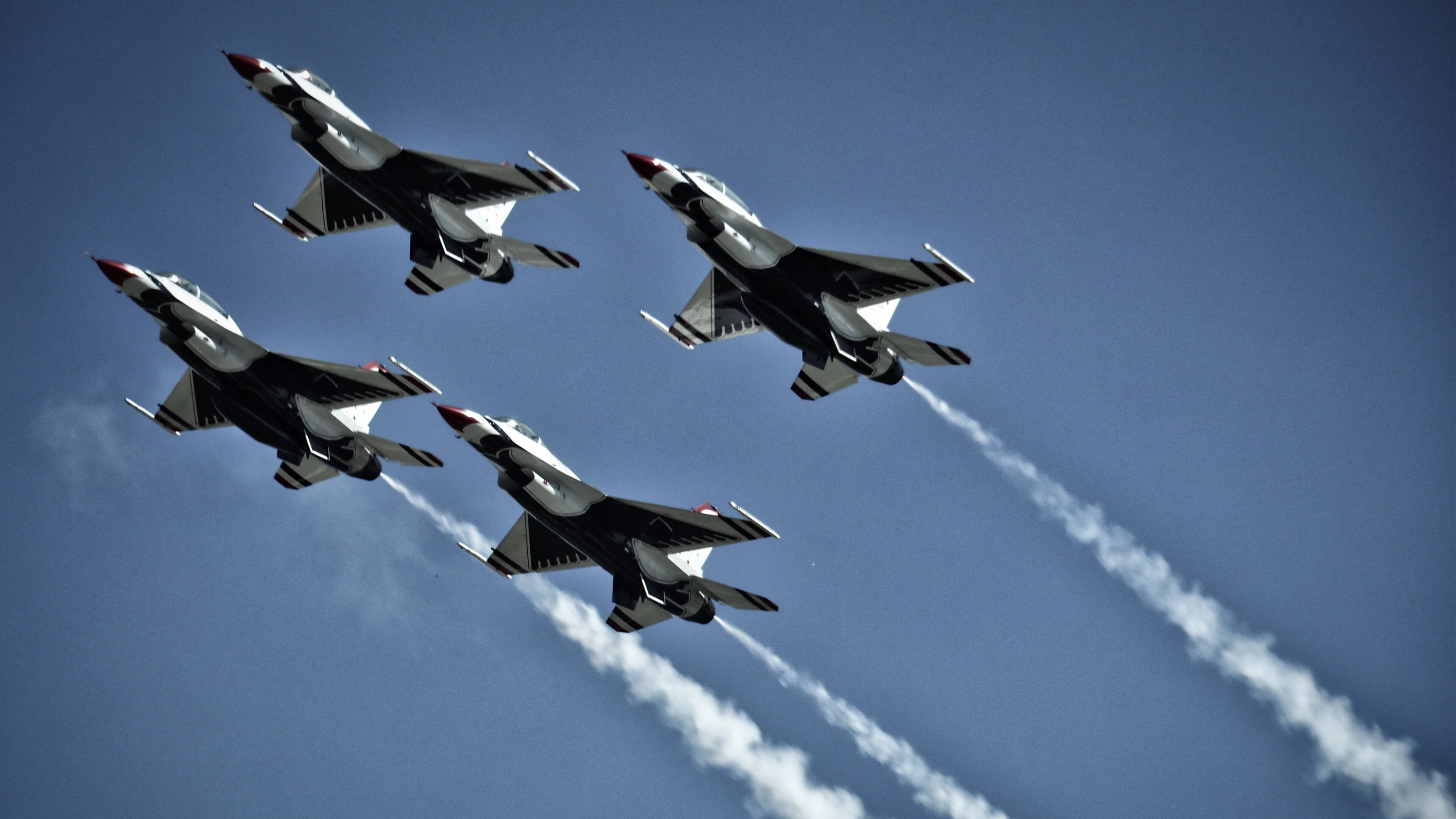 开云-哈利伯顿vs爱德华兹！全能指挥官对飙新狼王，活塞爆冷真因在此