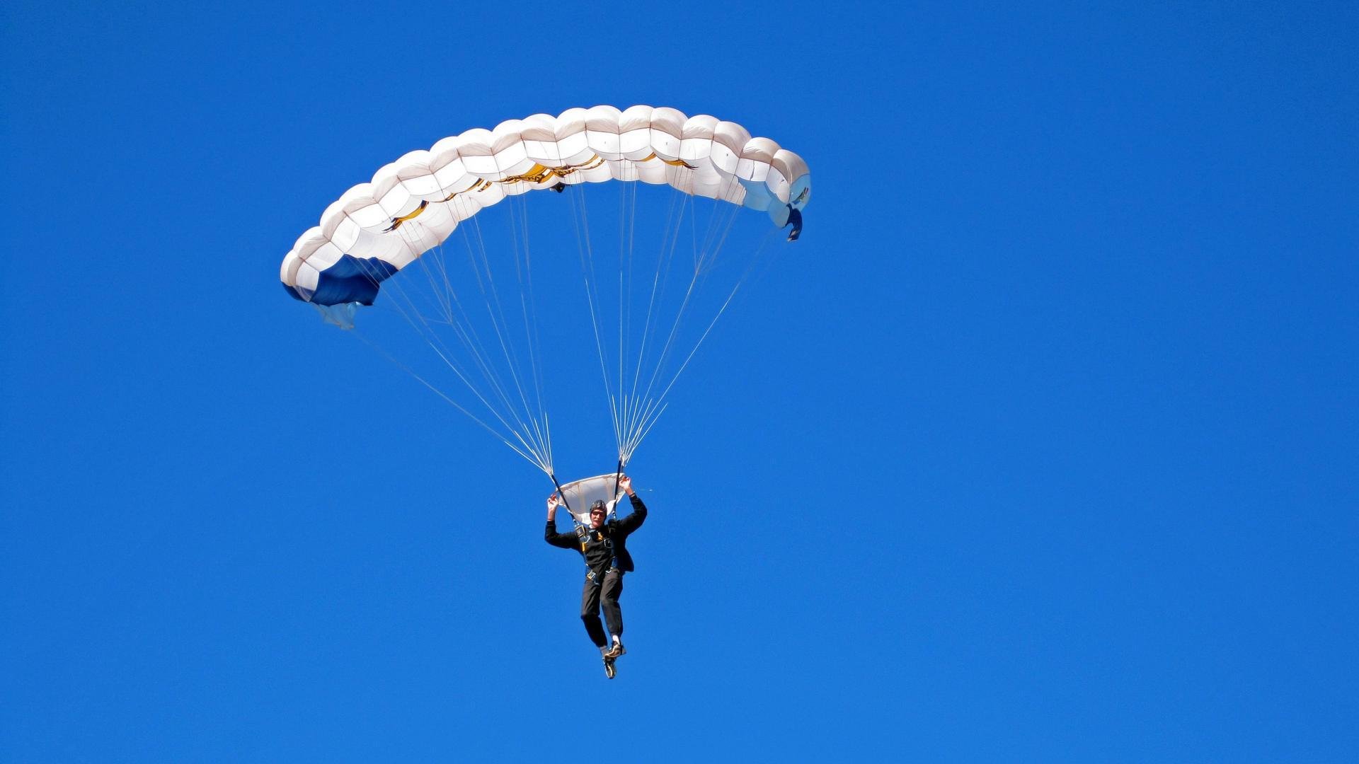 开云体育-死神降临！杜兰特亲手掐灭马刺最后希望，告诉你什么叫季后赛大场面先生